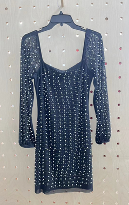 Schickes und gut gefertigtes Perlen- und Strass-Schwarz-Gitterkleid