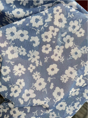 Blau gedruckte Maschenkleidung