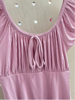 Mausfarbe 2*2 Strick Rib Kleid mit Puff Ärmel