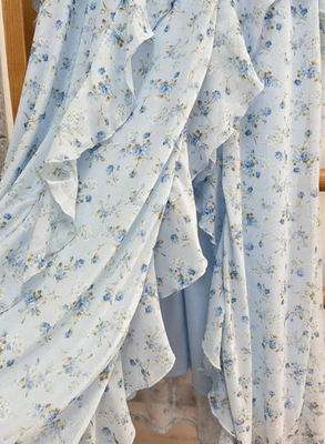 Elegant gedruckte Mesh Halter Kleid in blauem Blumen