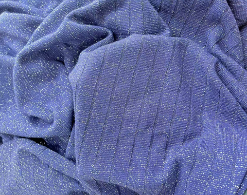 Schimmernd lila Lurex-Ribben-Strickgewebe